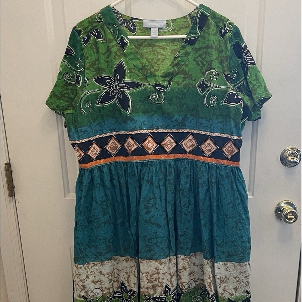 Only Necessities 1X 22/24 V-Neck Short Sleeve Batik Tribal Print Boho Dress